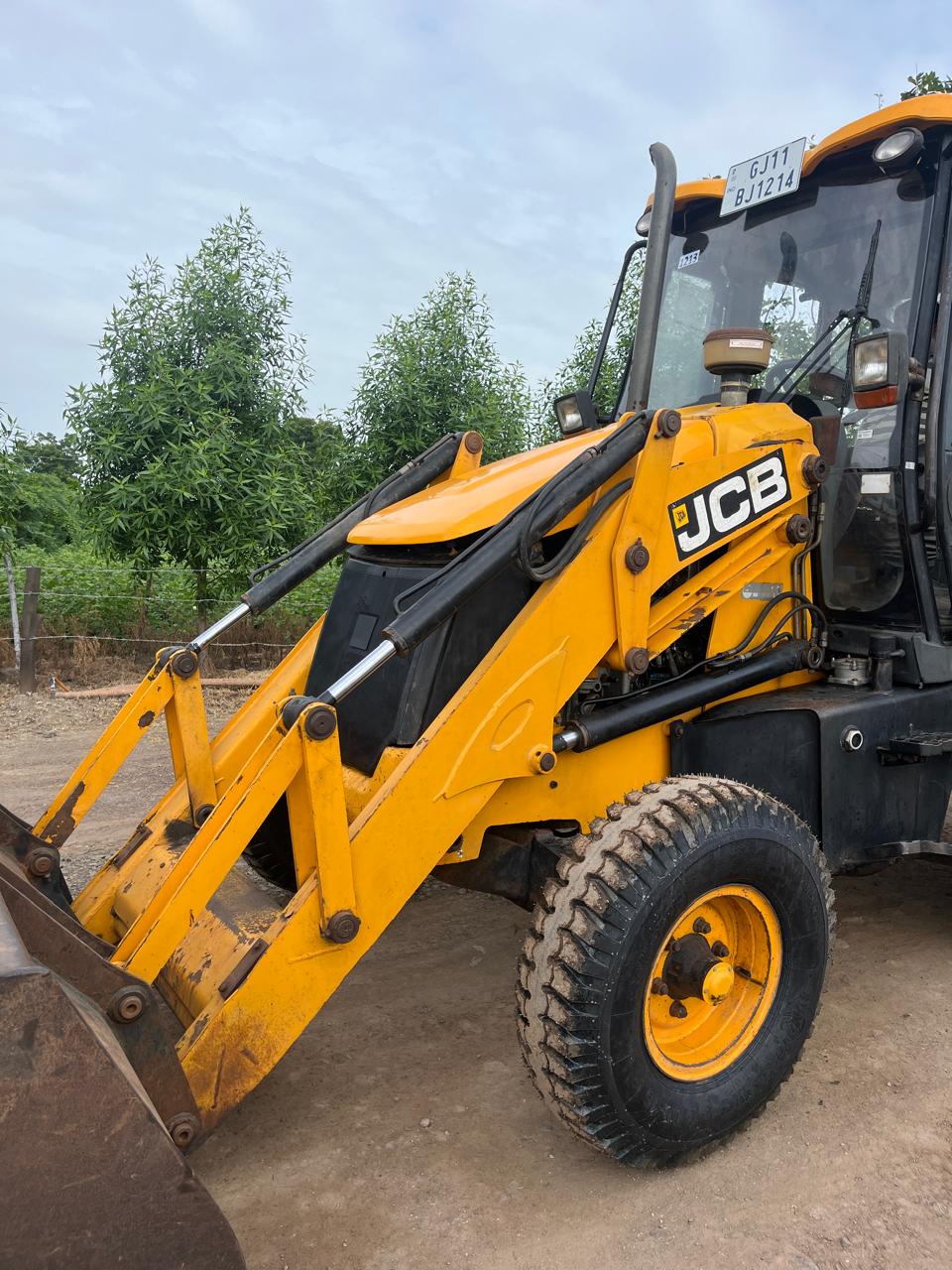 JCB 3DX backhoe loader