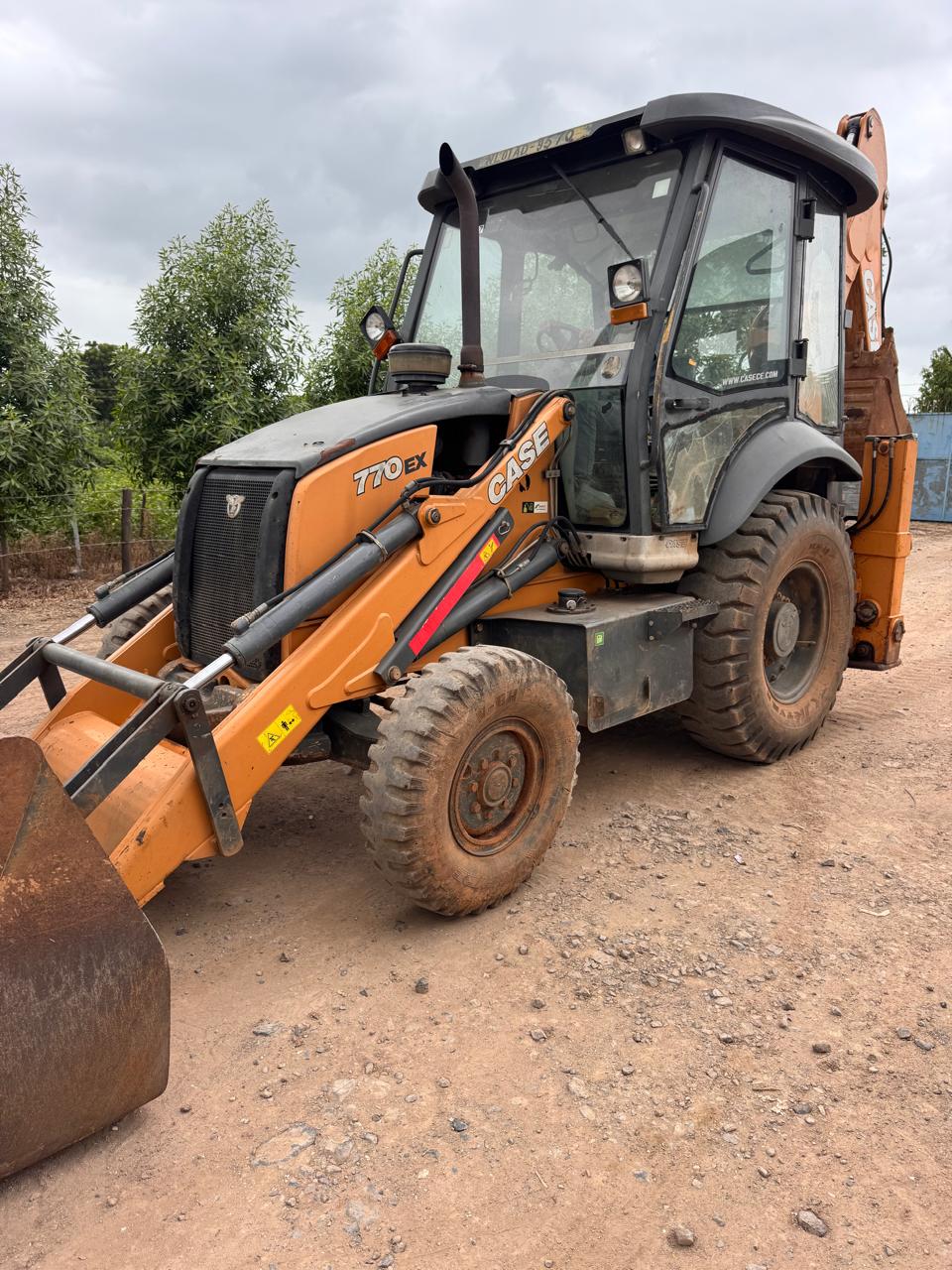 CASE 770 BACKHOE LOADER