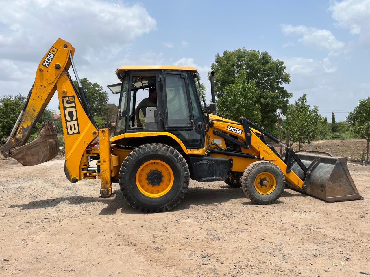 JCB 3DX Backhoe Loader second hand 2021 model