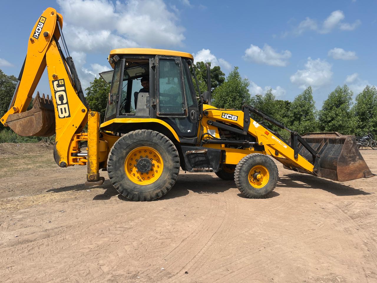 JCB 3DX 76HP